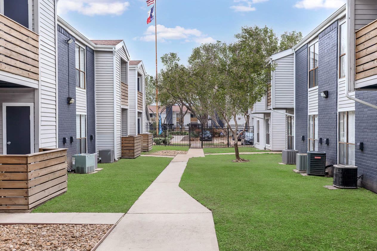 The Burke Apartments courtyard